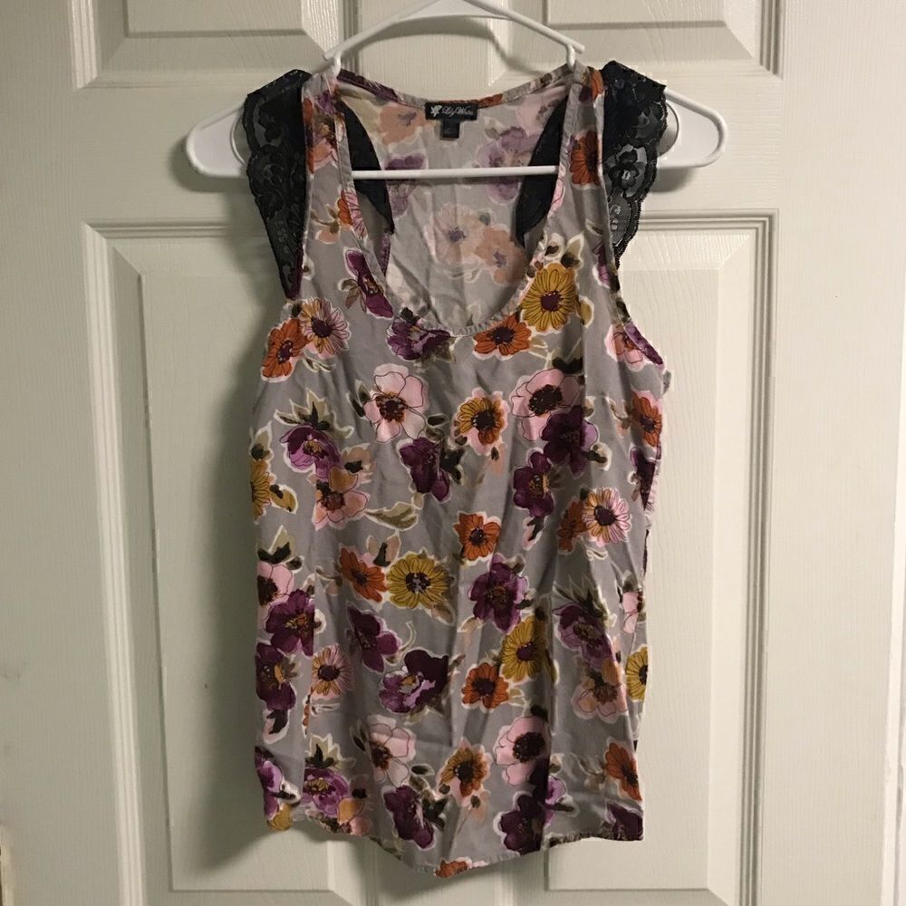 Lily White size small flowered tank lace shoulder